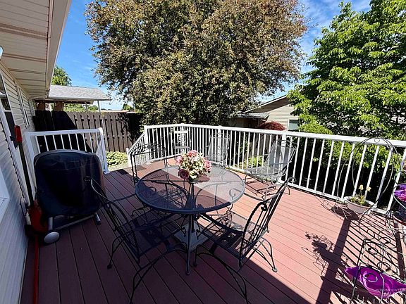 5th image of 919 Stewart Ave #B