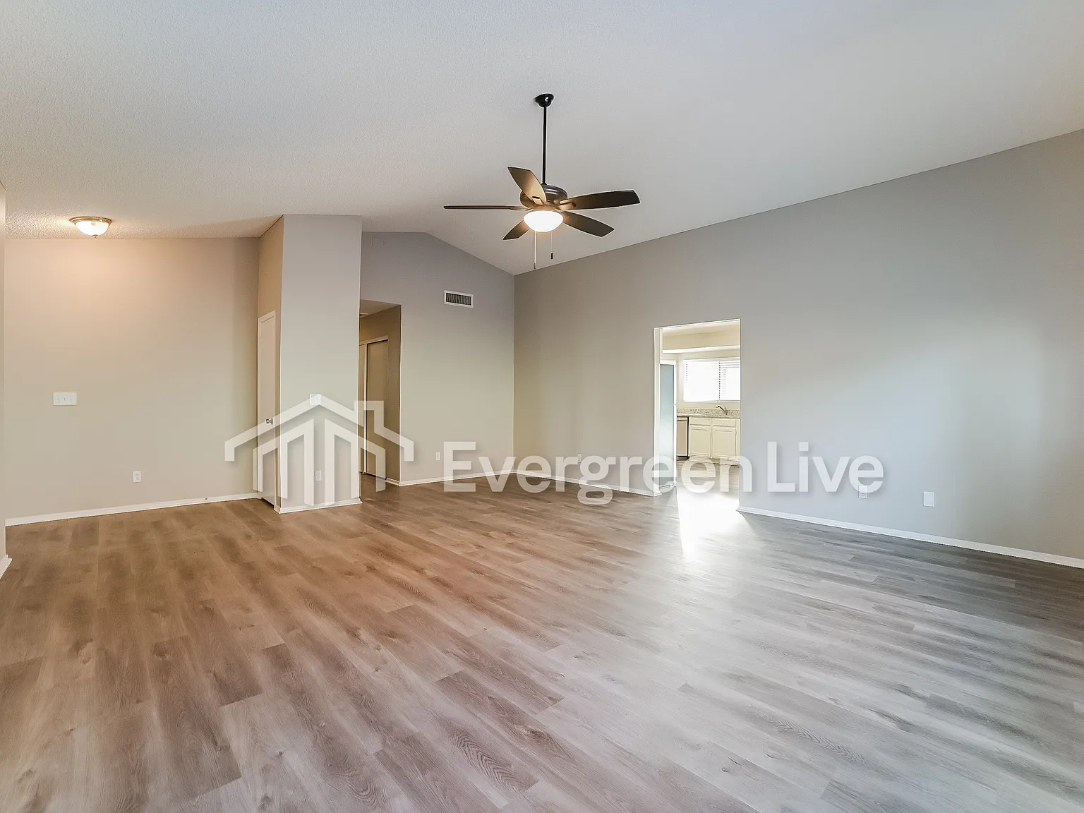 3 bed, 2.0 bath, 1585 sqft, $1,895 — Photo 4