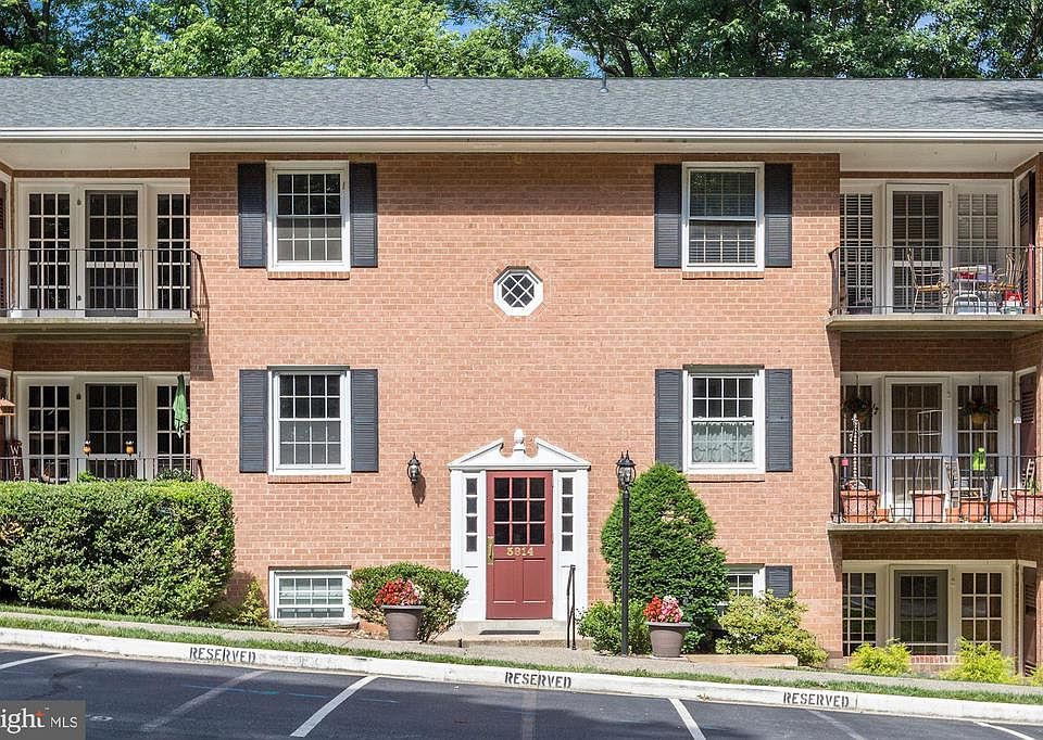 1st image of 3814 Lyndhurst Dr APT 301