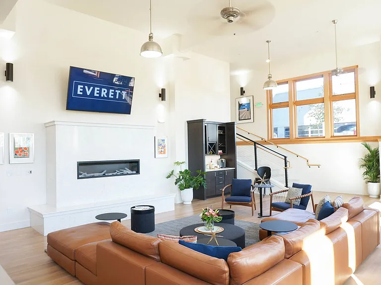 Everett — Photo 39