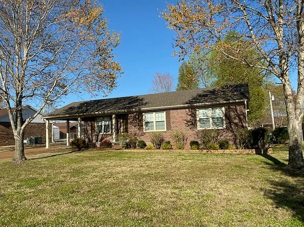 66 Hedgewood Dr, Lexington, TN 38351