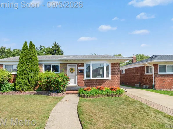 24612 Rosalind Ave, Eastpointe, MI 48021