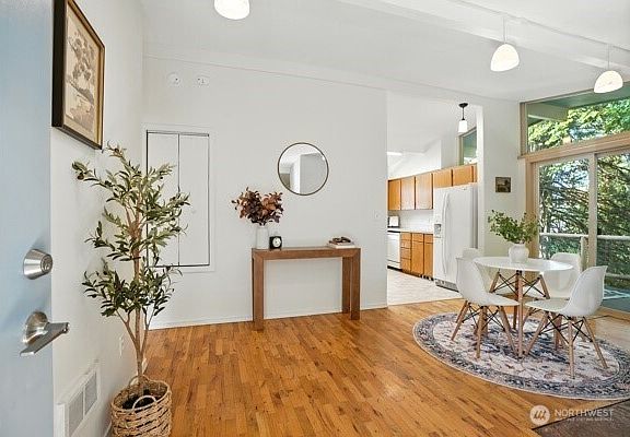 4th image of 4517 Pacific Avenue