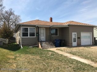829 2nd Ave W, Dickinson, ND 58601