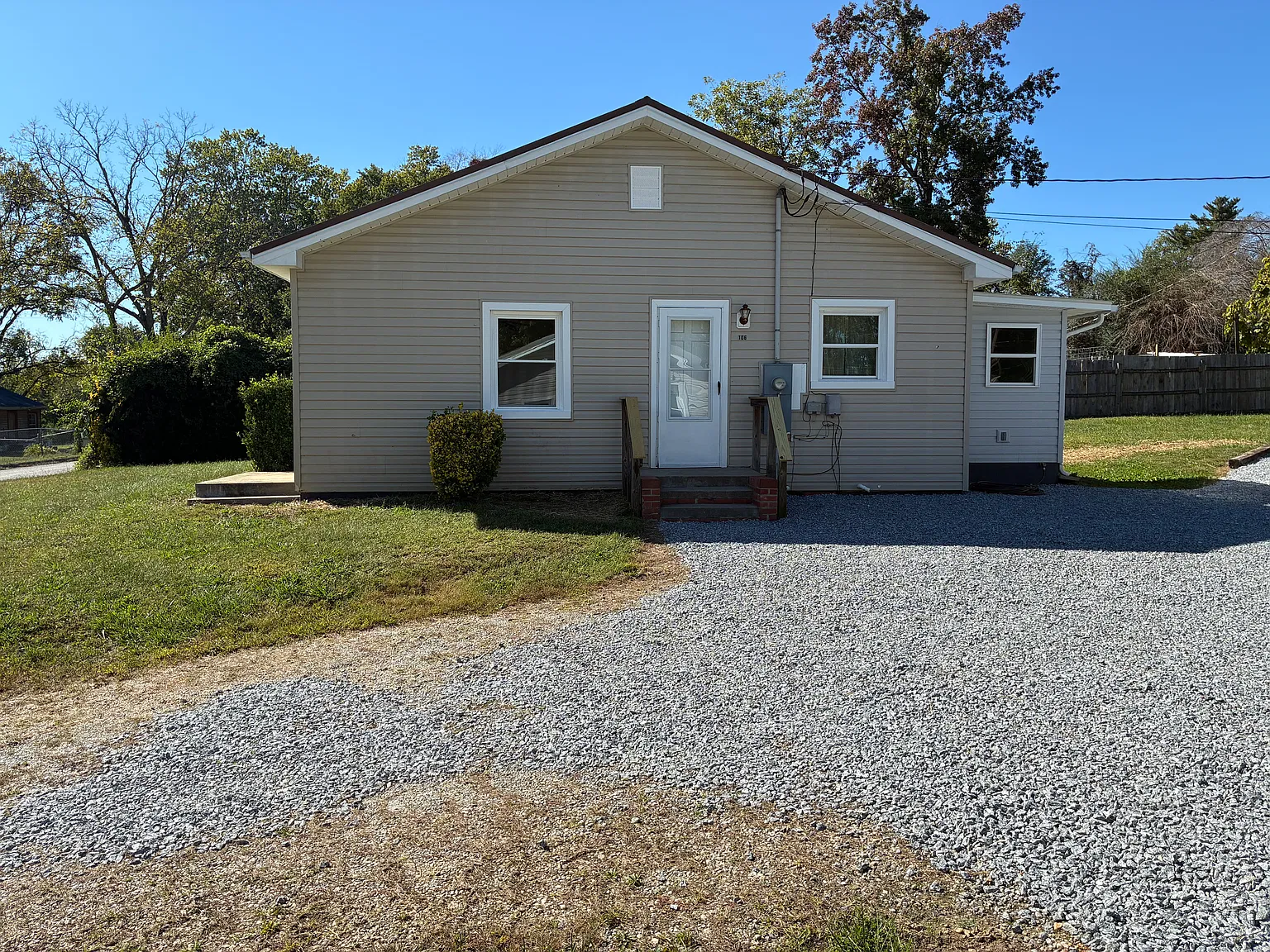 2 bed, 1000 sqft, $1,100 — Photo 4