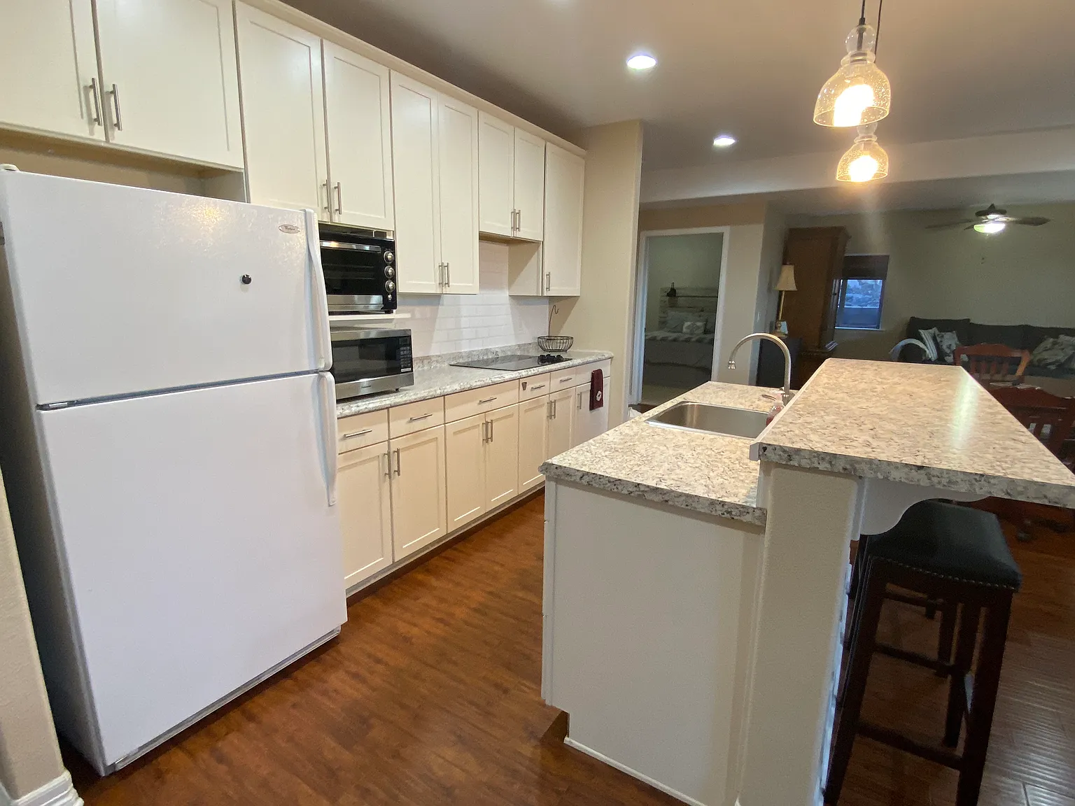 2 bed, 1968 sqft, $2,400 — Photo 2