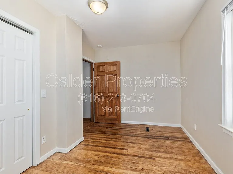 1031 Merrifield St SE — Photo 15
