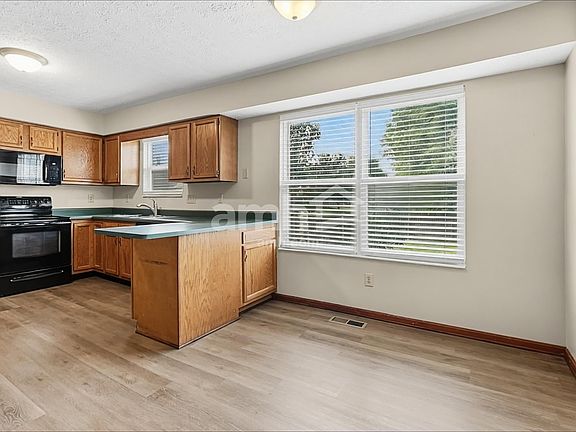 5th image of 713 W Aberdeen Dr