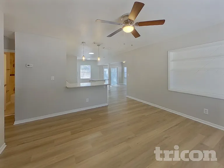 2413 Park St N — Photo 2