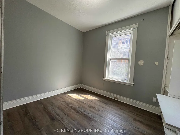 416 Oxford St E #1 — Photo 9