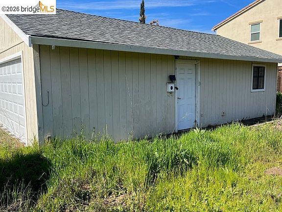 3rd image of 190 Raye Ave