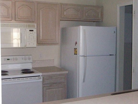 3rd image of 601 Augusta Cir