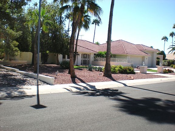 Facing southwestThornhill Dr