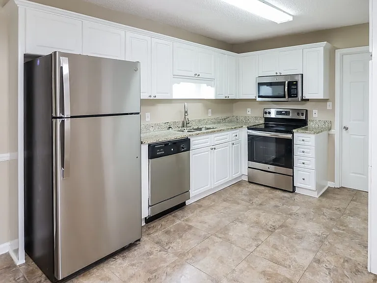 2613 Laburnum Dr — Photo 6