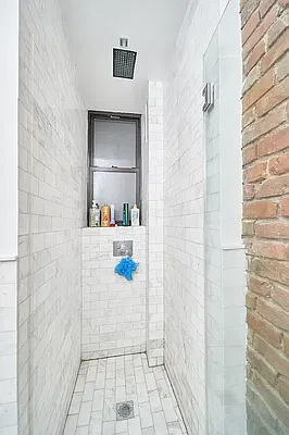 Bathroom, photo 2