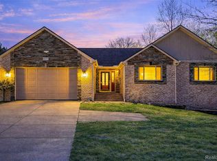 29593 Medbury St, Farmington Hills, MI