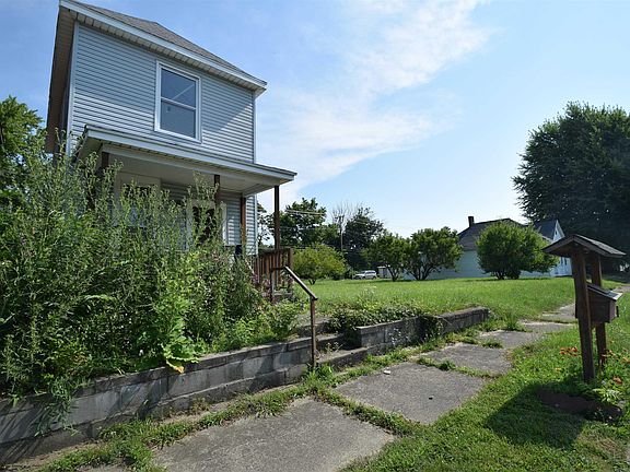 5th image of 820 W 1st St
