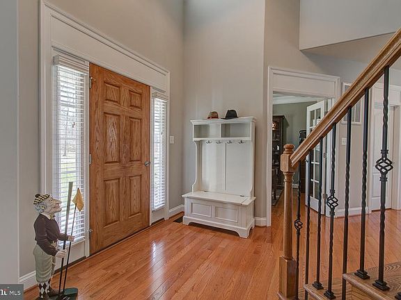 5th image of 2 Bainbridge Ct