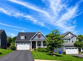 203 Foxtail Cir, Coraopolis, PA 15108