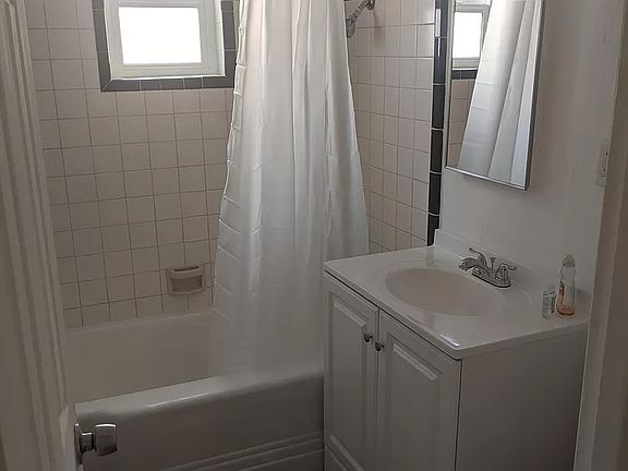 4th image of 3738 E Bellevue St