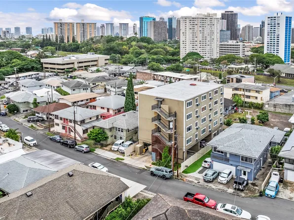 311 Puuhue Pl, Honolulu, HI 96817
