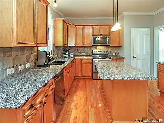 14544 Maclauren Ln — Photo 2