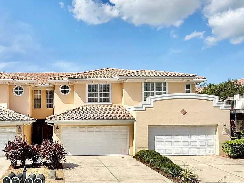 3 bed, 2.5 bath, 1990 sqft, $3,295 — Photo 2