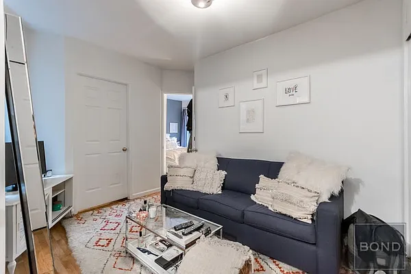 Rented by Bond New York | media 27