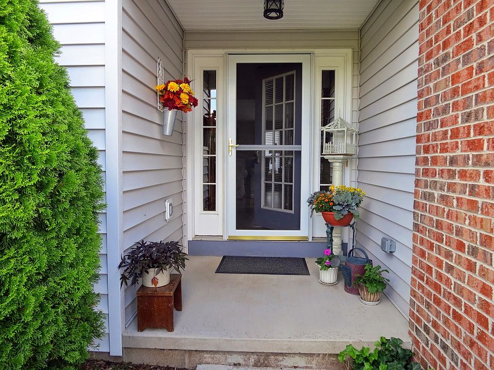 2nd image of 16 Summer Hill Dr