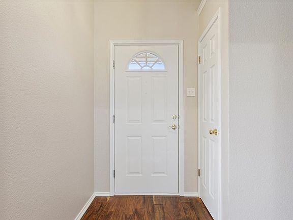 5th image of 708 N Old Robinson Rd