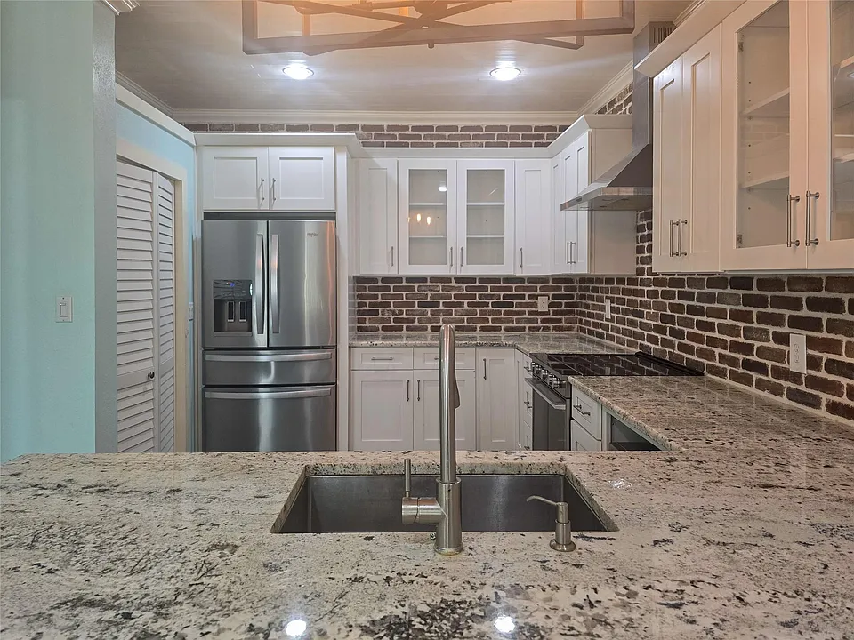 921 Marine Dr #327