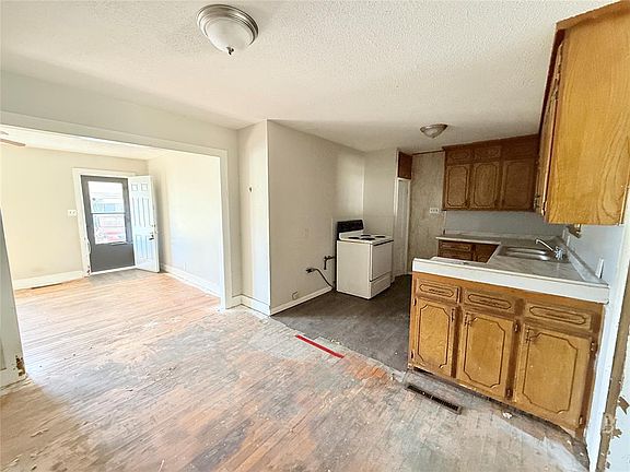 4th image of 1025 S 5th St