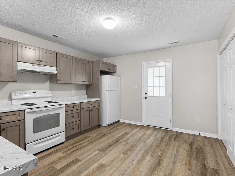893 W Pueblo Dr — Photo 6