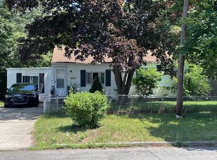 923 Michigan Ave, Bellport, NY 11713
