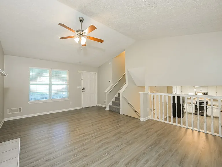 172 Williamsburg Way — Photo 5
