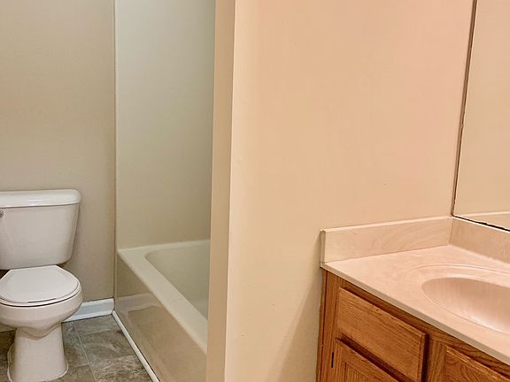 5th image of 117 Hillridge Ct APT A