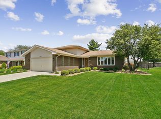 17719 Oakwood Dr, Tinley Park, IL 60487