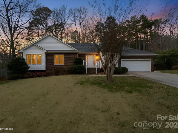 3973 Huntington Ct, Denver, NC 28037