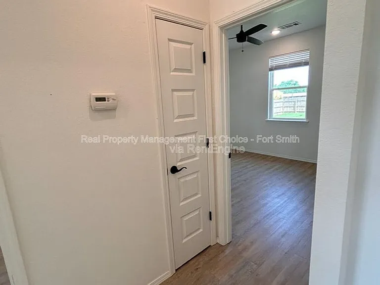 100 Countryside Way — Photo 9