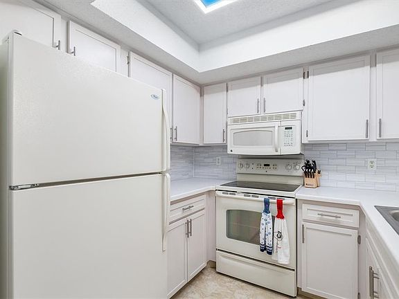 3rd image of 19505 QUESADA AVENUE #C203