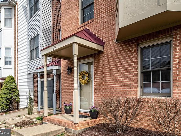 4th image of 200 Barrie Pl