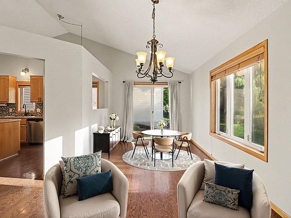 4th image of 420 9th Ave NE