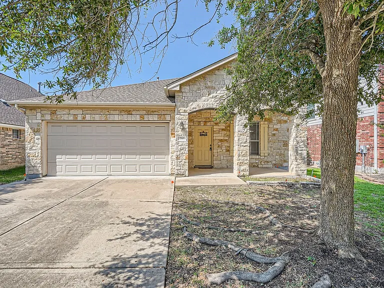 210 Arrowhead Trl — Photo 1