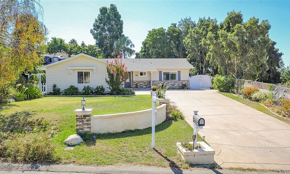 2nd image of 1127 Pepper Tree Ln