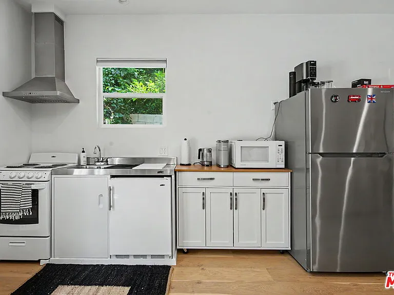 455 N Highland Ave — Photo 15