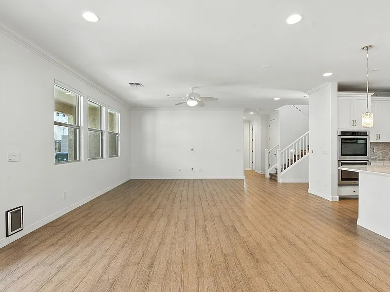 4644 E Beck Ln — Photo 9