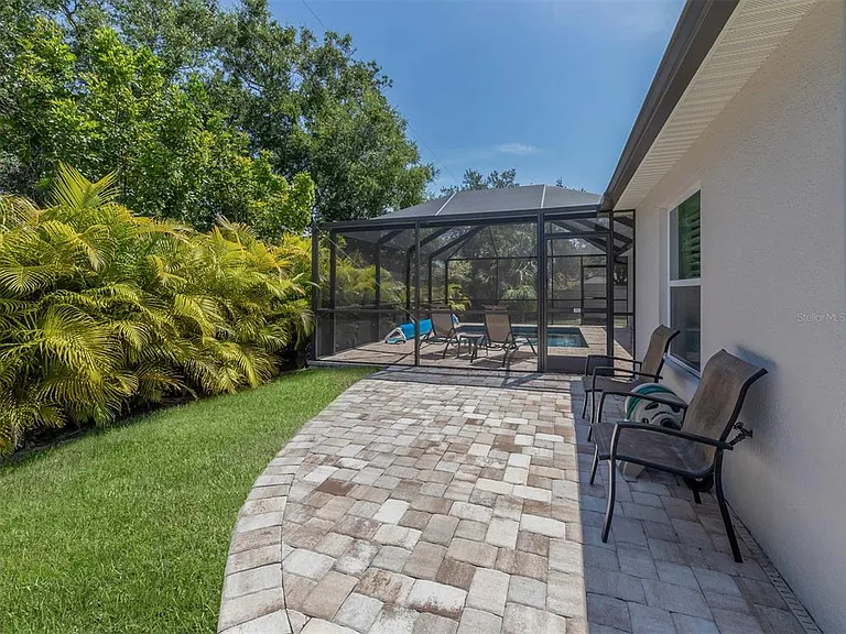 236 Holly Rd — Photo 36