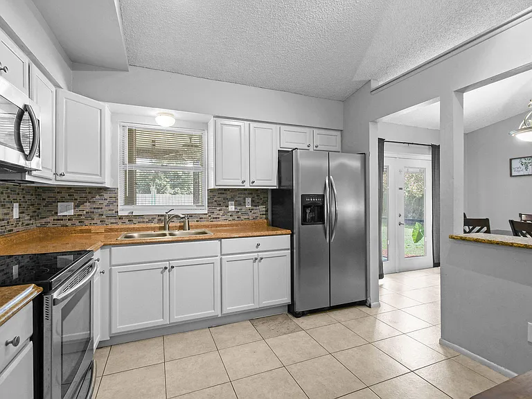 767 SE Chaloupe Ave — Photo 8