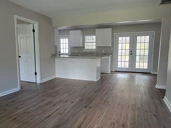 5th image of 23372 Silver Springs Dr