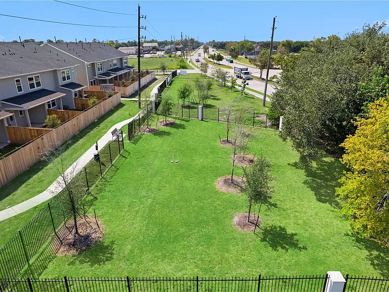 8104 Danson Ln — Photo 33